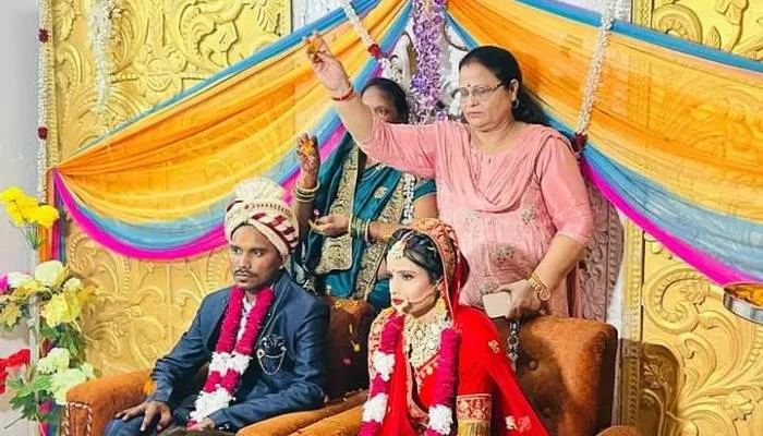 सीतापुर: कन्यादान के लिये विधायक ने खोले घर के द्वार, दूल्हे के स्वागत से लेकर विदाई तक खुद निभाईं सारी रस्में
