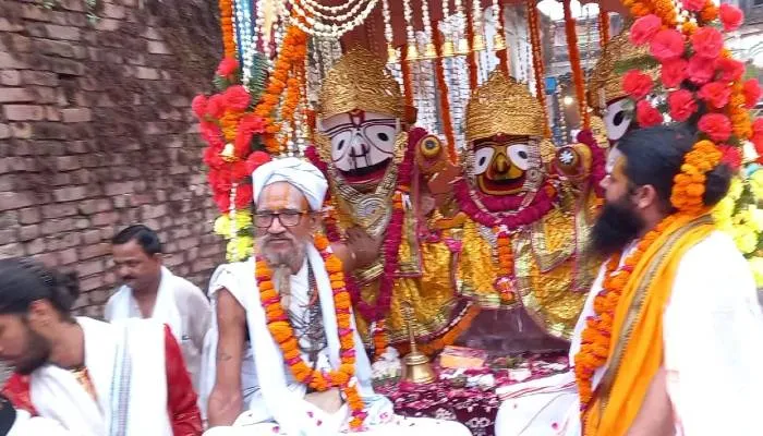 अयोध्या भ्रमण पर निकले भगवान जगन्नाथ, ढोल नगाड़ों की धुन पर झूमे श्रद्धालु , देखें मनमोहक तस्वीरें