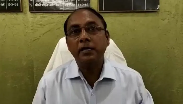 सड़क दुर्घटना में बाल-बाल बचे बांदा के जिलाधिकारी