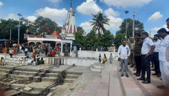 जौनपुर: हर-हर महादेव के उद्घोष से गूंजा शिवालय, सावन के पहले सोमवार को मंदिरों में उमड़ी श्रद्धालुओं की भीड़