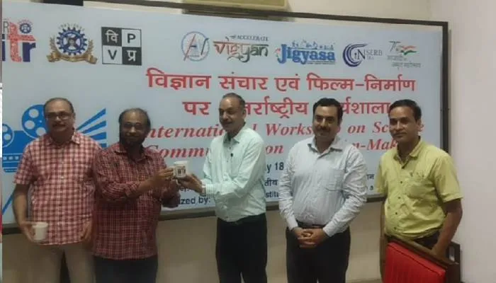 लखनऊ: विज्ञान को जन-जन तक पहुंचाने के गुर सीखने पहुंचे शिक्षक व विद्यार्थी