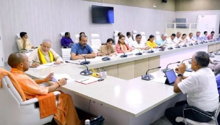 मुख्यमंत्री योगी का बड़ा ऐलान- यूपी में पेट्रोल डीजल पर नहीं बढ़ेगा वैट, टैक्स चोरों के खिलाफ चलेगा अभियान