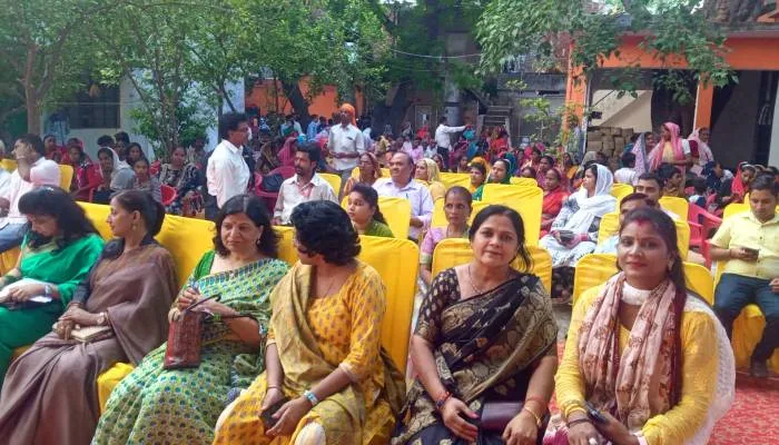 लखनऊ: समाज निर्माण में अहम भूमिका निभाने वाले 400 स्वच्छता प्रहरियों को मिला सम्मान