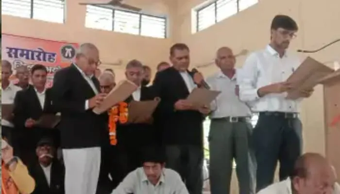 अयोध्या: बीकापुर बार एसोसिएशन के नवनिर्वाचित पदाधिकारियों ने ली शपथ, विधायक ने किया यह बड़ा ऐलान