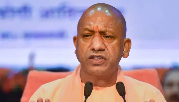 Kanwar Yatra: मुख्यमंत्री योगी का सख्त निर्देश, धार्मिक यात्रा में अस्त्र-शस्त्र का नहीं होना चाहिये प्रदर्शन
