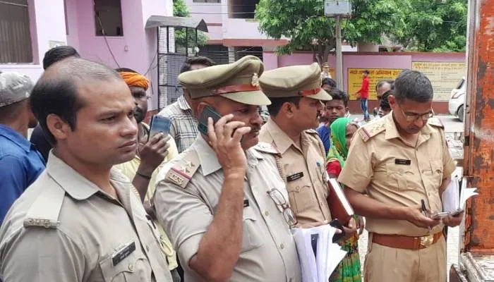 बाराबंकी: दो बाइकों में हुई टक्कर के बाद ट्रक से कुचलकर पांच लोगों की दर्दनाक मौत, इलाके में सनसनी