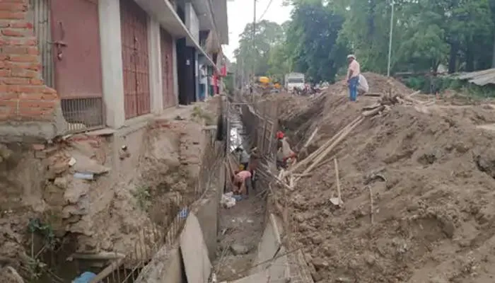 बलिया: तीन साल में नहीं बना सका डेढ़ किमी नाला, लागत बढ़कर हुई दोगुना से अधिक