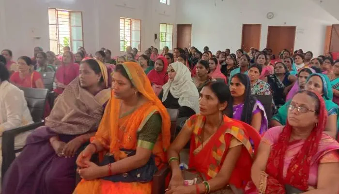 अयोध्या: समस्याओं का निस्तारण न होने पर आंगनबाड़ी कार्यकत्रियों जताया आक्रोश