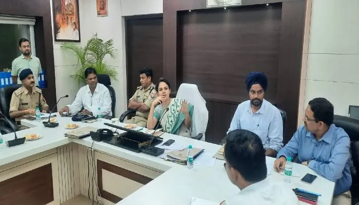 चौराहे के 50 मीटर के दायरे में अतिक्रमण नहीं किया जाएगा बर्दाश्त : डॉ. रोशन जैकब