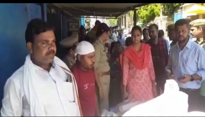 रायबरेली: शहर के कई दुकानों पर प्रशासन ने मारा छापा, प्रतिबंधित प्लास्टिक किया बरामद