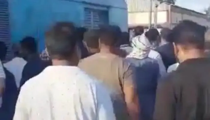कानपुर सेंट्रल स्टेशन पर युवक ने किया कुछ ऐसा, एक घंटे खड़ी रही स्वर्ण शताब्दी एक्सप्रेस, यात्रियों ने किया हंगामा