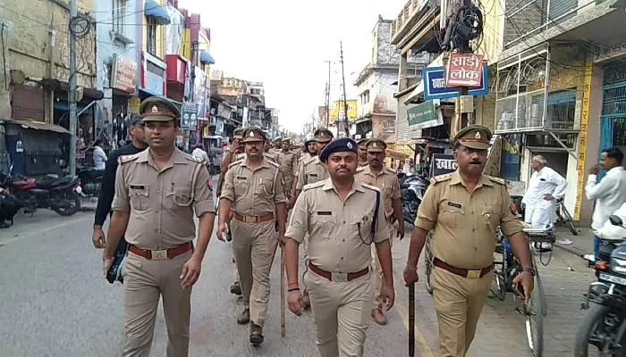 अयोध्या: बकरीद व कावड़ यात्रा को लेकर प्रशासन अलर्ट, निकाला रूट मार्च