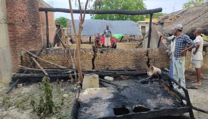 बहराइच: अज्ञात कारणों से लगी आग में हजारों का नुकसान