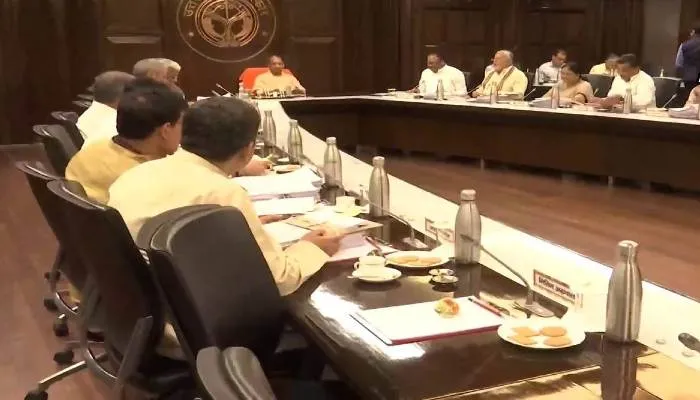 UP Cabinet: योगी सरकार की कैबिनेट बैठक में 55 प्रस्ताव पास, 18 नई नगर पंचायतों का होगा गठन