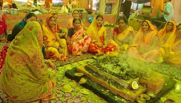 बहराइच: दान के द्वारा अपने कर्तव्य का करते हैं पालन, महापुराण कथा के अंतिम दिन रुद्राभिषेक और पूर्णाहुति का हुआ आयोजन
