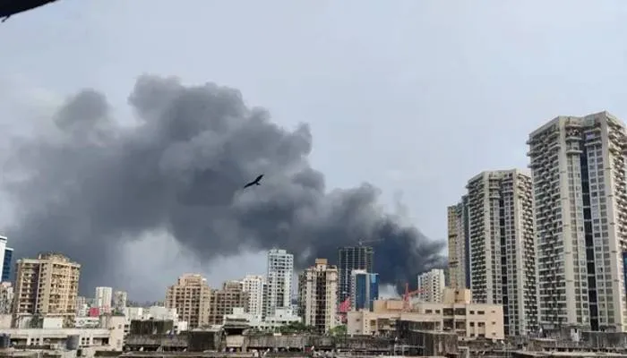 मुंबई के अंधेरी बेस्ट में फिल्म के सेट पर लगी भीषण आग, दमकल की कई गाड़ियां घटनास्थल पर मौजूद