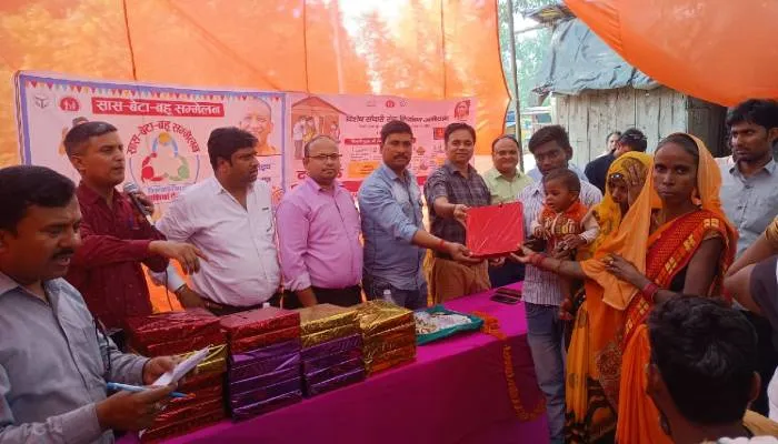 बहराइच: मेंहदी और संगीत गायन में उत्कृष्ट प्रदर्शन करने वाली महिलाओं को मिला सम्मान