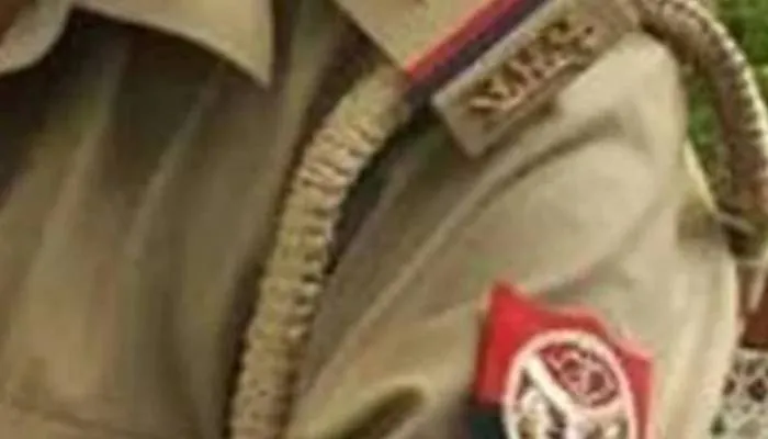 भदोही: रास्ते के विवाद को लेकर नाराज ग्रामीणों पुलिसकर्मियों बनाया बंधक, जानें पूरा मामला