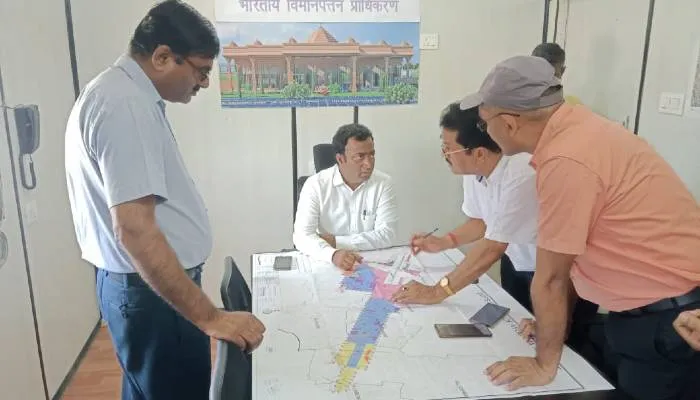 अयोध्या: डीएम ने की श्रीराम अंतरराष्ट्रीय एयरपोर्ट की कार्य  प्रगति का निरीक्षण, कहा- फेज 2 व 3 का काम जल्द होगा शुरू