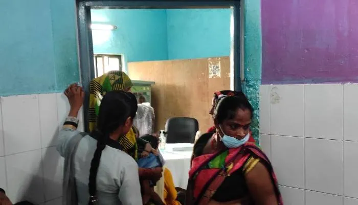सीतापुर: 38 के स्थान पर 14 डॉक्टरों के सहारे जिला अस्पताल, सीएमएस बोले- शासन को कराया गया है अवगत