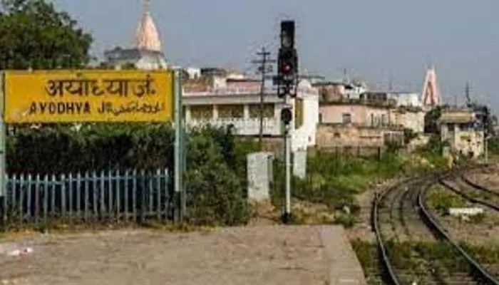 अयोध्या स्टेशन पर साबरमती के आगे कूदकर शख्स ने दी जान, मचा हड़कंप