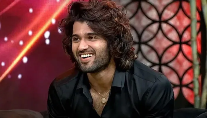 Vijay Deverakonda ने शेयर किया ‘Liger’ का धमाकेदार पोस्टर, Sexy लुक में नजर आए एक्टर
