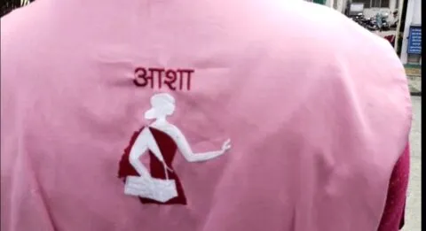 बाजपुर: सुरक्षाकर्मी के डंडा दिखाने पर भड़क उठीं आशा कार्यकर्ता, अस्पताल में हंगामा