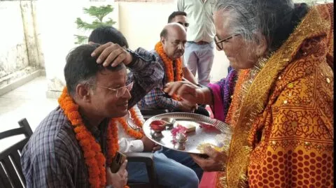 हल्द्वानी: पवित्र अमरनाथ धाम के दर्शन कर लौटे शिवभक्तों का पुष्पवर्षा से स्वागत, सुनाई बाबा बर्फानी की महिमा