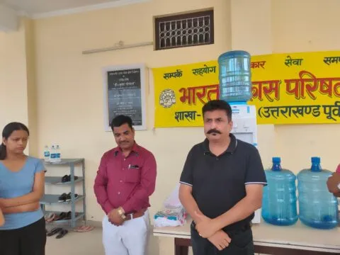 हल्द्वानी: लोकमणि दुम्का पुस्तकालय के विद्यार्थियों के खिले चेहरे, भारत विकास परिषद शाखा काठगोदाम ने दिया ‘कूल गिफ्ट’