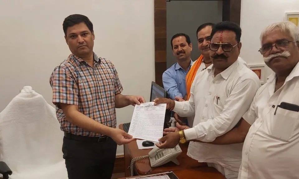 देहरादून में खाद्य सचिव सचिन कुर्वे से मिले आदर्श राशनिंग डीलर्स वेलफेयर सोसाइटी के पदाधिकारी, इन मांगों पर बनी सहमति