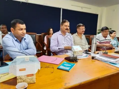 हल्द्वानी: नगर निगम प्रशासन और वेंडरों के बीच हुई बैठक, कूड़ा निस्तारण को लेकर नहीं बनी बात