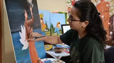 हल्द्वानी: सिर्फ पेंटिंग ही नहीं मर्म को दर्शा सामाजिक ताना-बाना बुनती है शानू की कला