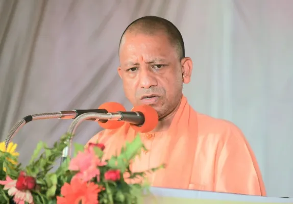 गोरखपुर : सीएम योगी ने दिया बूथ पर जीत का मंत्र, कार्यकर्ताओं से कही यह बात