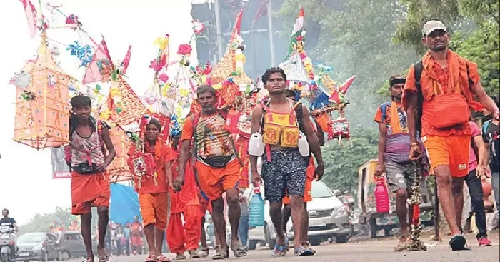 मेरठ : कांवड़ यात्रा के भंडारों में प्लास्टिक बैन, पत्तलों में मिलेगा प्रसाद…जानें क्या है मामला