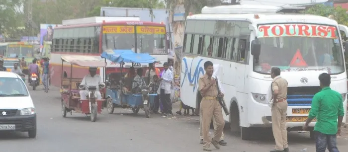 लखनऊ समेत प्रमुख जिलों के राजस्व को नुकसान पहुंचा रहे डग्गामार वाहन…जानें क्या है पूरा मामला