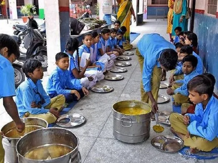 लखनऊ : मिड्डे मील में 33.51 व विकास कार्यों में 84 लाख का घोटाला…पढ़ें पूरी खबर