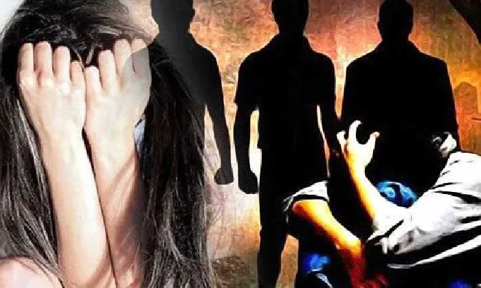 देवरिया : हैवानियत की हद पार, छत पर सो रही बहू को पीटने के बाद प्राइवेट पार्ट में डाला डंडा…जानें क्या है मामला