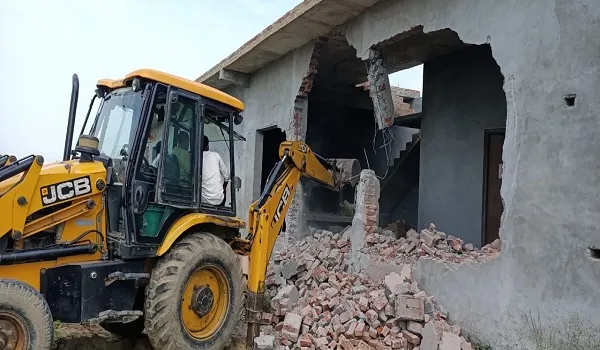 मुरादाबाद : अवैध निर्माण पर चला एमडीए का बुलडोजर, दी चेतावनी