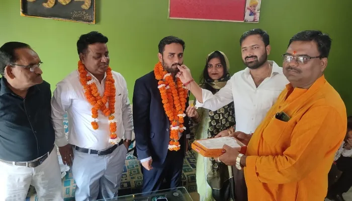 अयोध्या : आईएएस में चयनित हुए उत्कर्ष का हुआ स्वागत, आल इंडिया में आई पांचवी रैंक