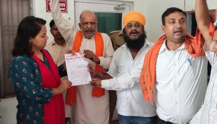 बहराइच: उदयपुर की घटना को लेकर प्रदर्शन, राष्ट्रपति को भेजा ज्ञापन