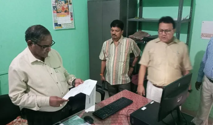 अयोध्या: उप परिवहन आयुक्त ने ट्रक-बस यूनियन पदाधिकारियों के साथ की बैठक, ओटीएस योजना गति देने पर दिया जोर