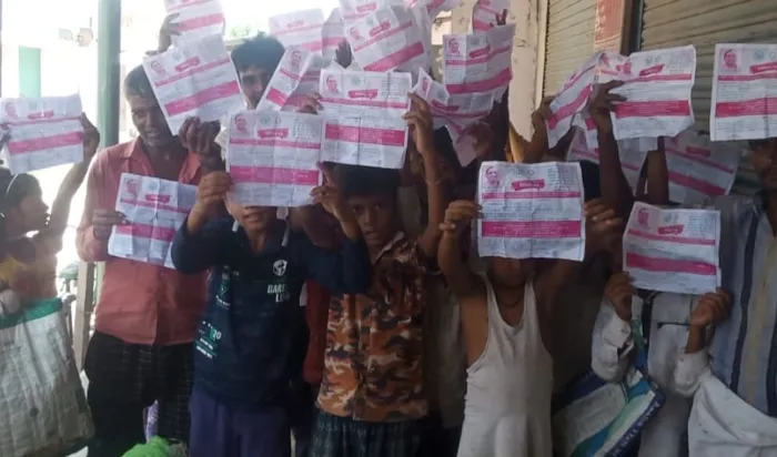 बहराइच: प्राथमिक विद्यालय के छात्रों ने नारेबाजी कर किया प्रदर्शन, खद्यान्न के अभाव में नहीं बन रहा एमडीएम
