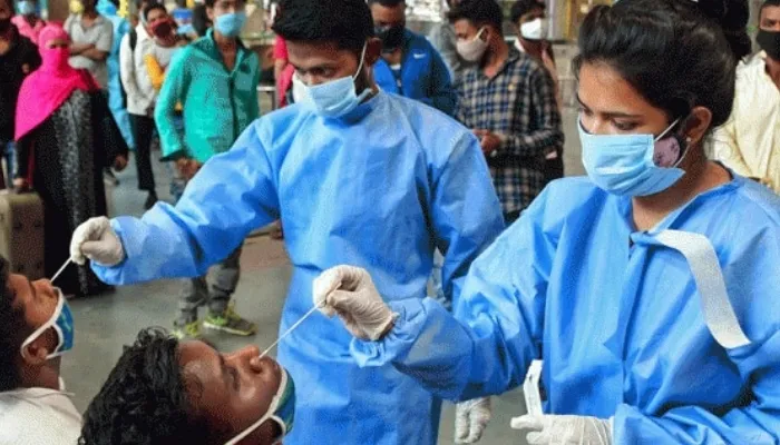 चौथी लहर का डर: देश में कोरोना ने फिर पकड़ी रफ्तार, 24 घंटे में सामने आए इतने नए केस