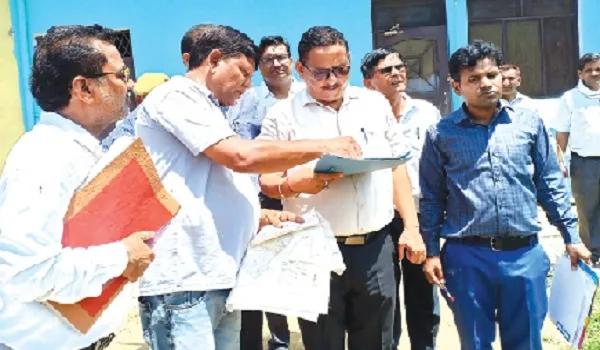 मुरादाबाद : फर्नीचर कारोबारी का घर टूटने के बाद सियासी जंग