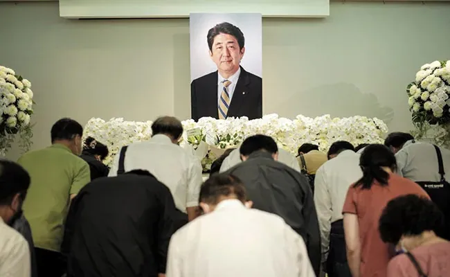 Japan: शिंजो आबे के अंतिम संस्कार में उमड़ा जनसैलाब, दी अश्रुपूर्ण विदाई