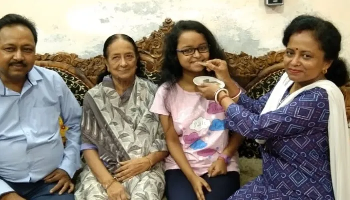 CBSE में इशिता ने किया जिला टॉप, मां-बाप का नाम किया रोशन