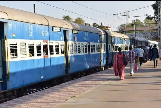 गुजरात में ट्रेन से गिरकर अयोध्या के युवक की मौत, घर आ रहा था अभिषेक