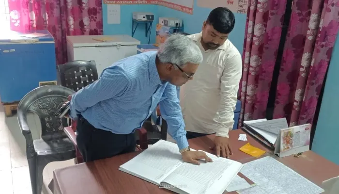 अयोध्या: सीएमओ के सामने स्वास्थ्य सेवाओं का आया सच, चिकित्सक ही नहीं सीएचसी अधीक्षक तक मिले गैरहाजिर