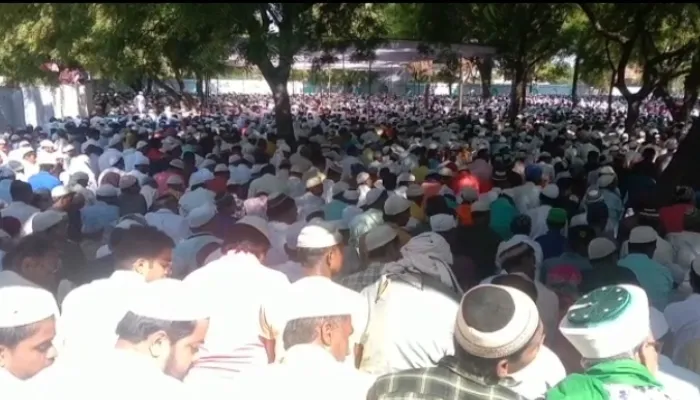 रायबरेली: भारी सुरक्षा के बीच पूरी हुई बकरीद की नमाज, एक-दूसरे को गले लगाकर दी मुबारकबाद