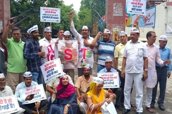 मुरादाबाद : बढ़ती महंगाई के खिलाफ आप कार्यकर्ताओं ने किया धरना-प्रदर्शन, राज्यपाल को भेजा ज्ञापन